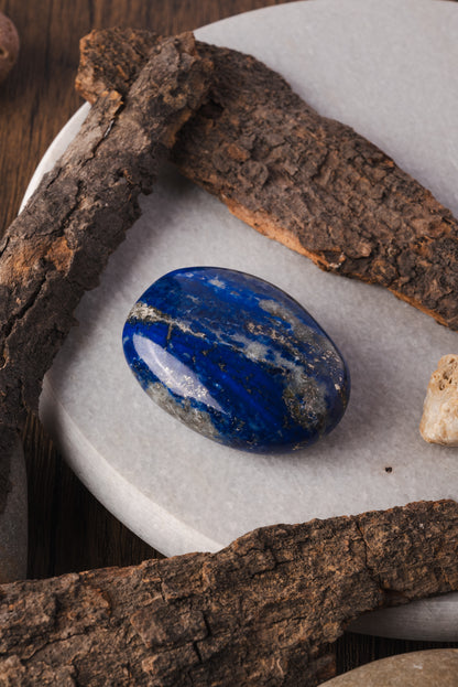 Lapis lazuli Palm Stone